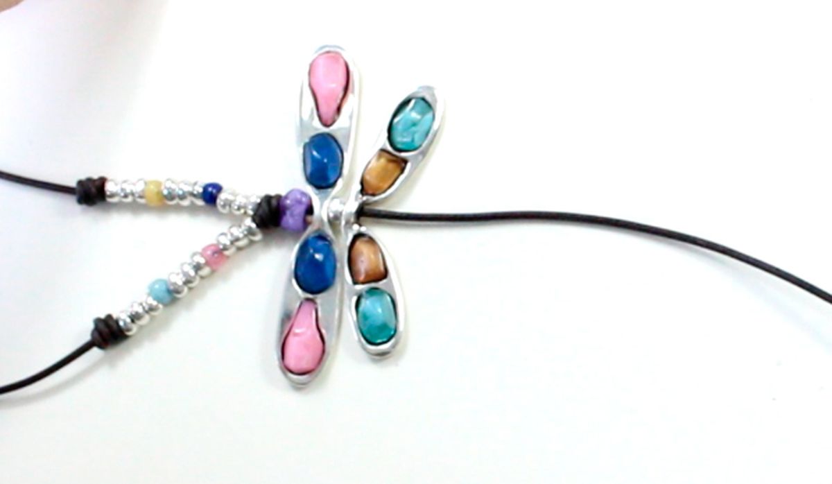 como hacer collar libelula paso6