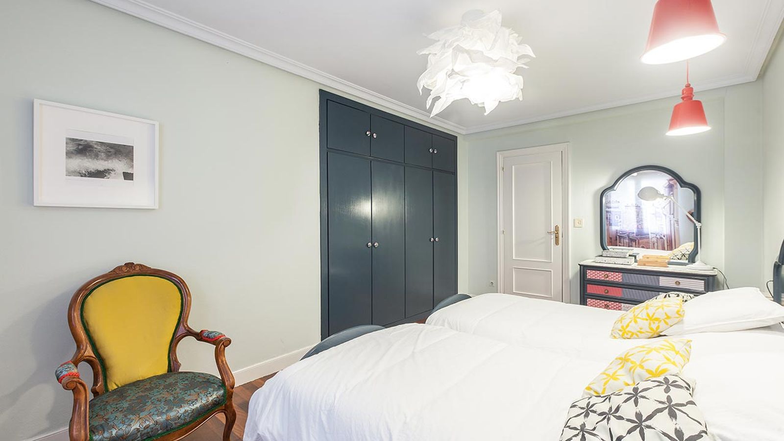 Dormitorio de estilo retro y elegante después 6