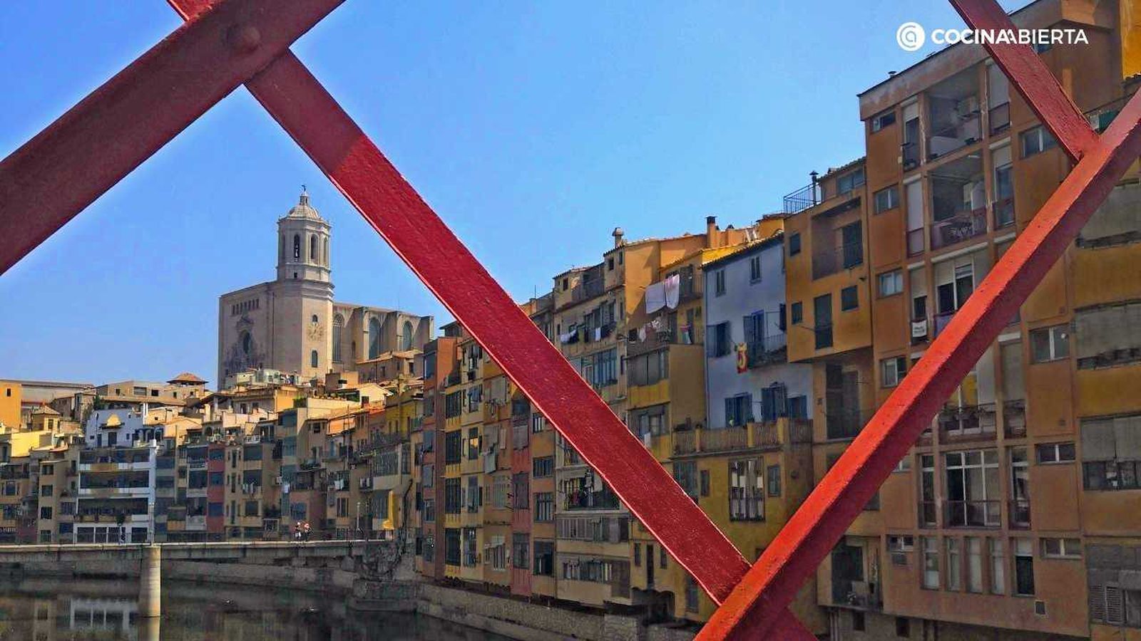 Panorámica de Girona desde el río Onyar