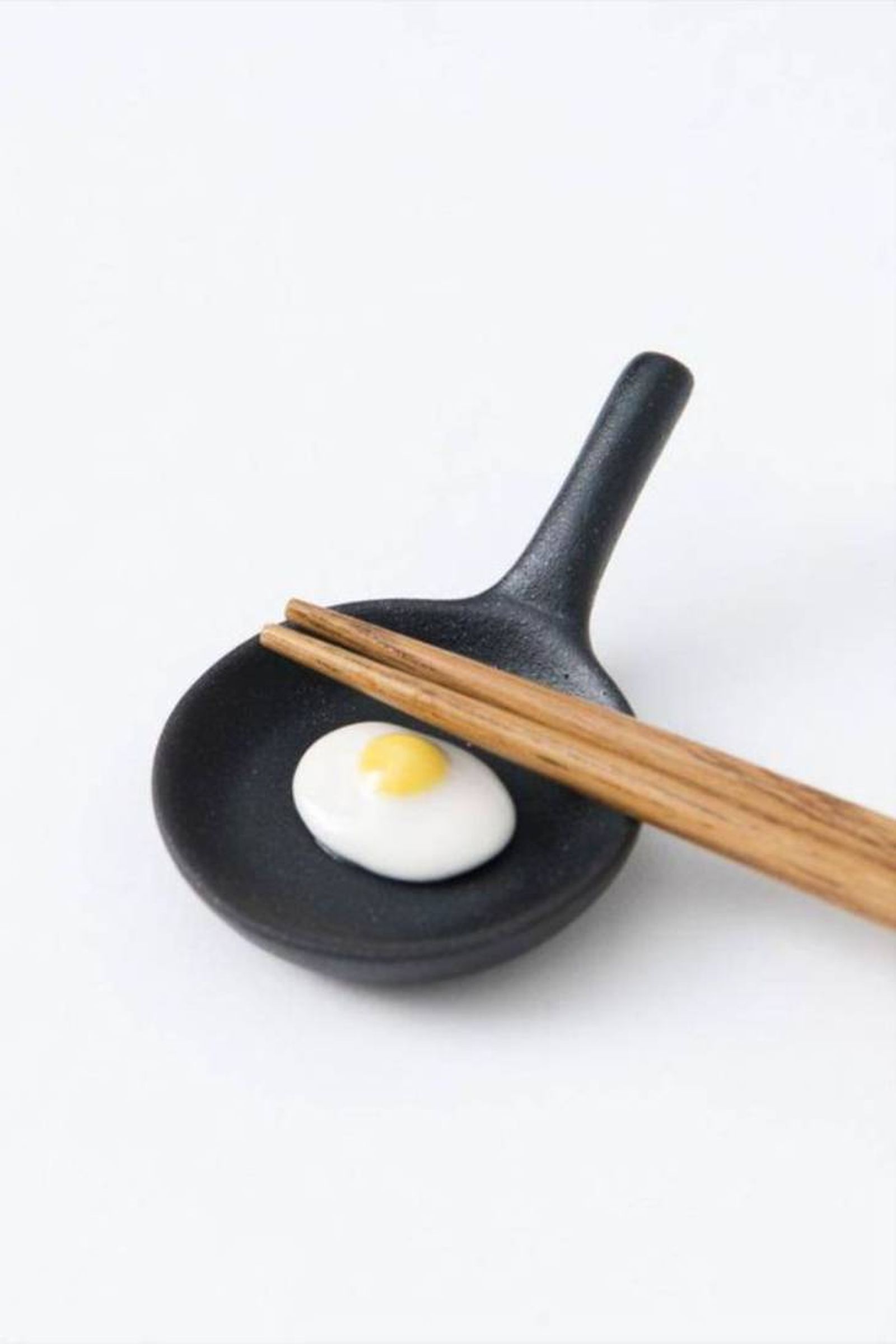 reposapalillos sarten huevo frito palillos chinos pinterest musubi kiln