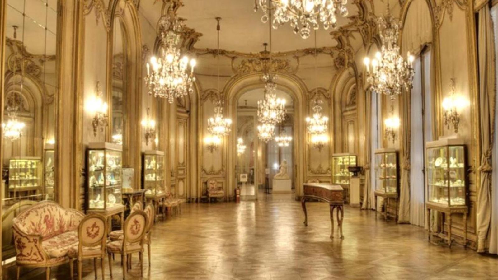 Interior del  Museo nacional artes decorativas.