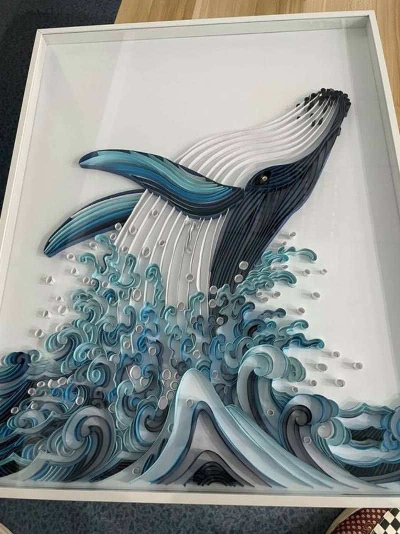 Cuadro de ballena hecho con filigrana.