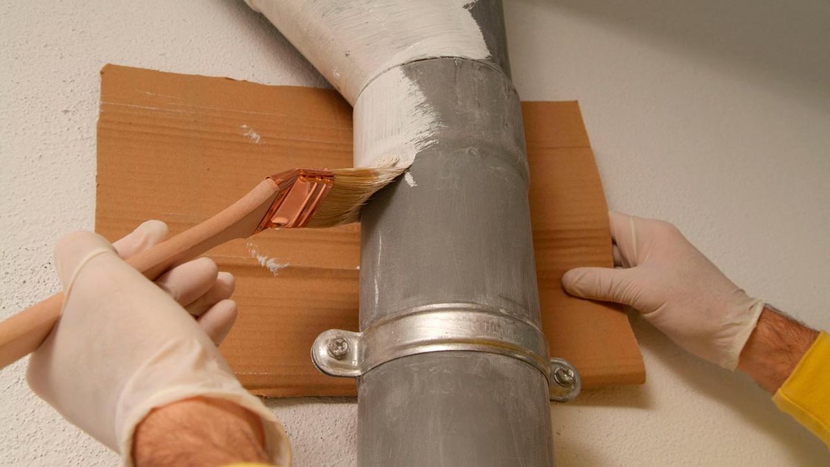 Pintar la bajante de la tubería paso 4