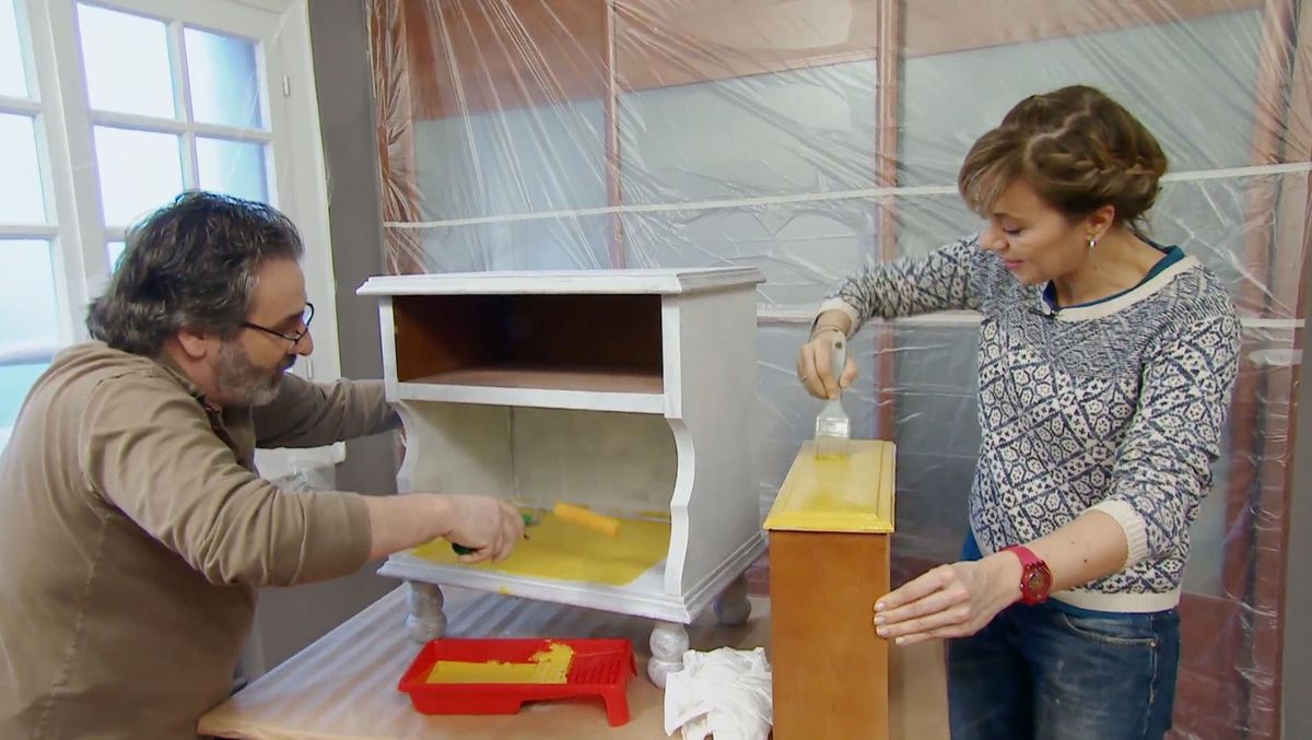 Dormitorio elegante en gris y amarillo paso 5