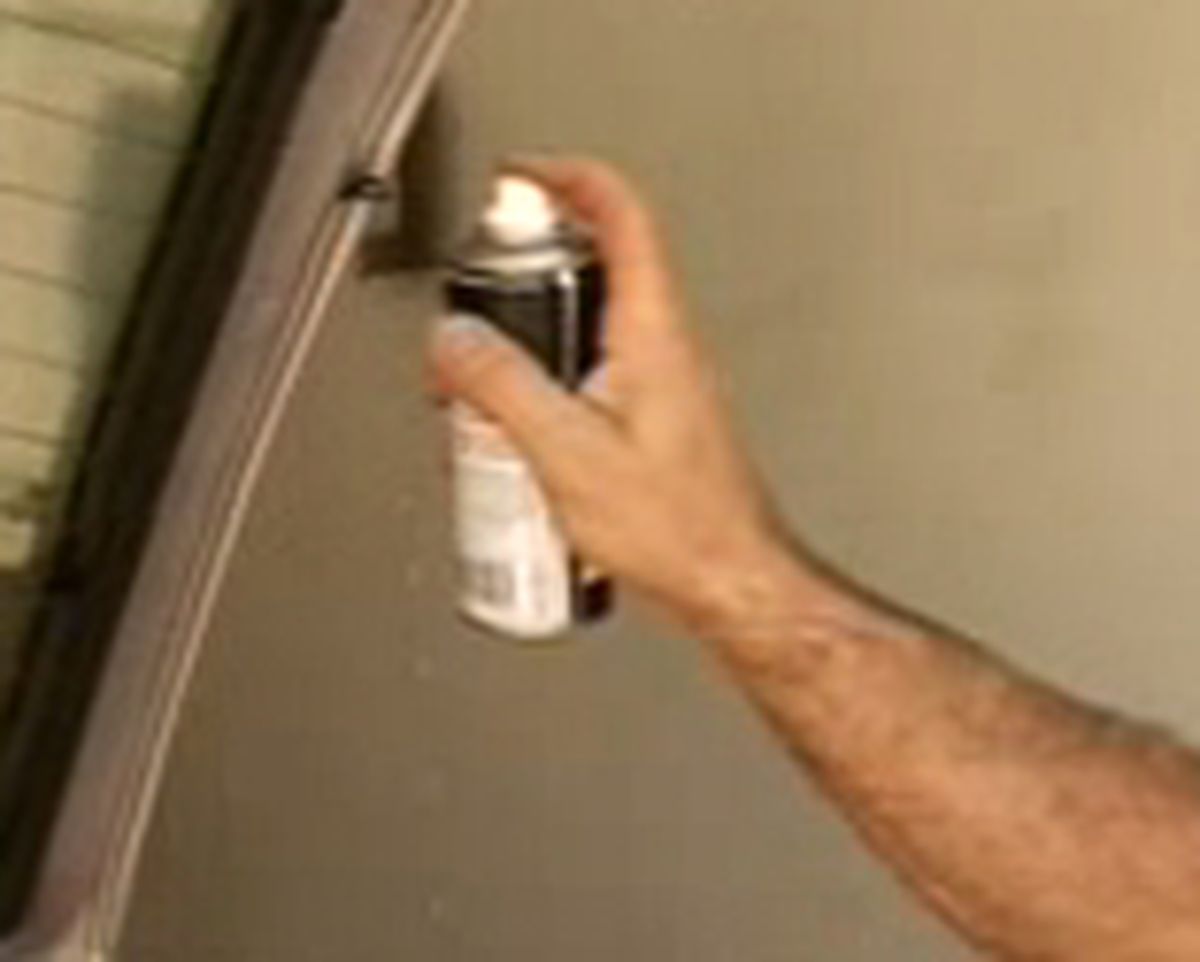 Cambiar el muelle neumático del maletero p4