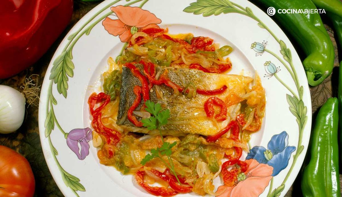 El bacalao con piperada es un plato tradicional en Euskadi y Navarra