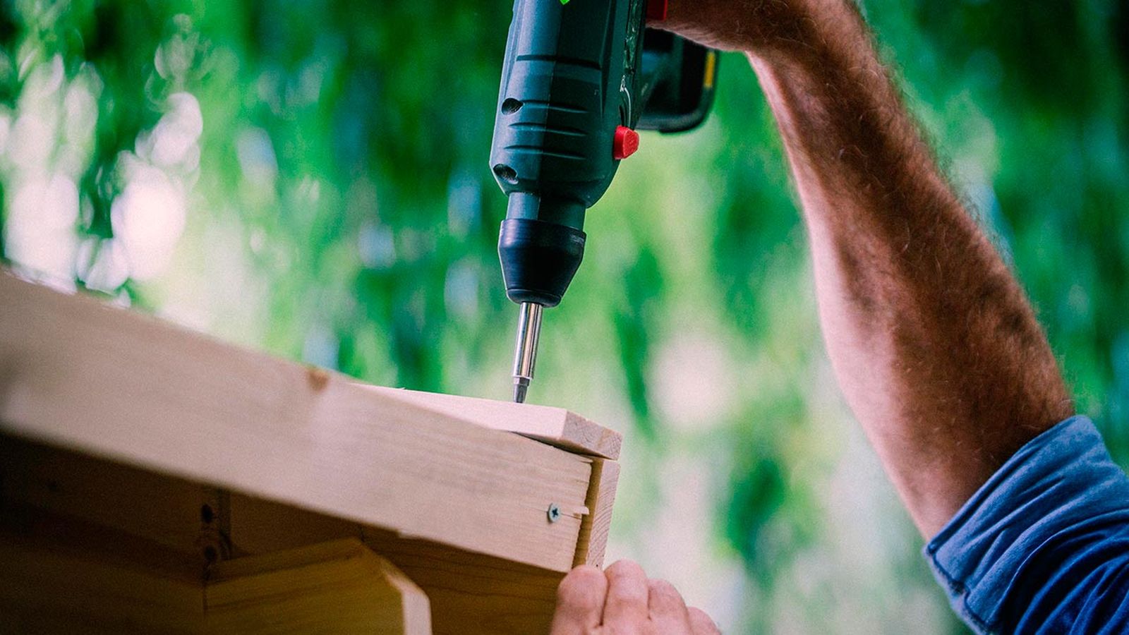 Cómo montar una caseta de madera para el jardín paso 9