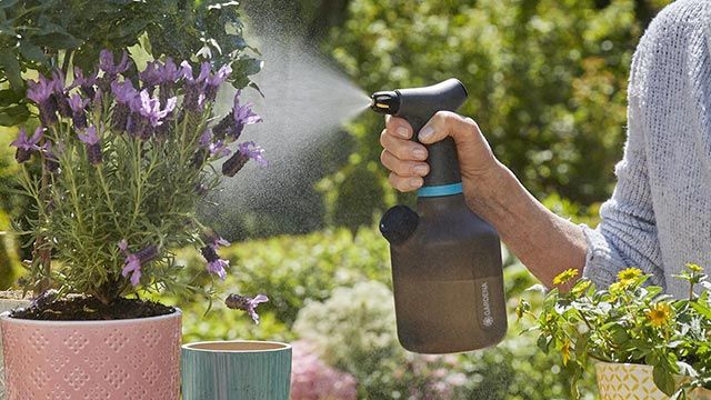pulverizador easypump para uso en plantas interior gardena
