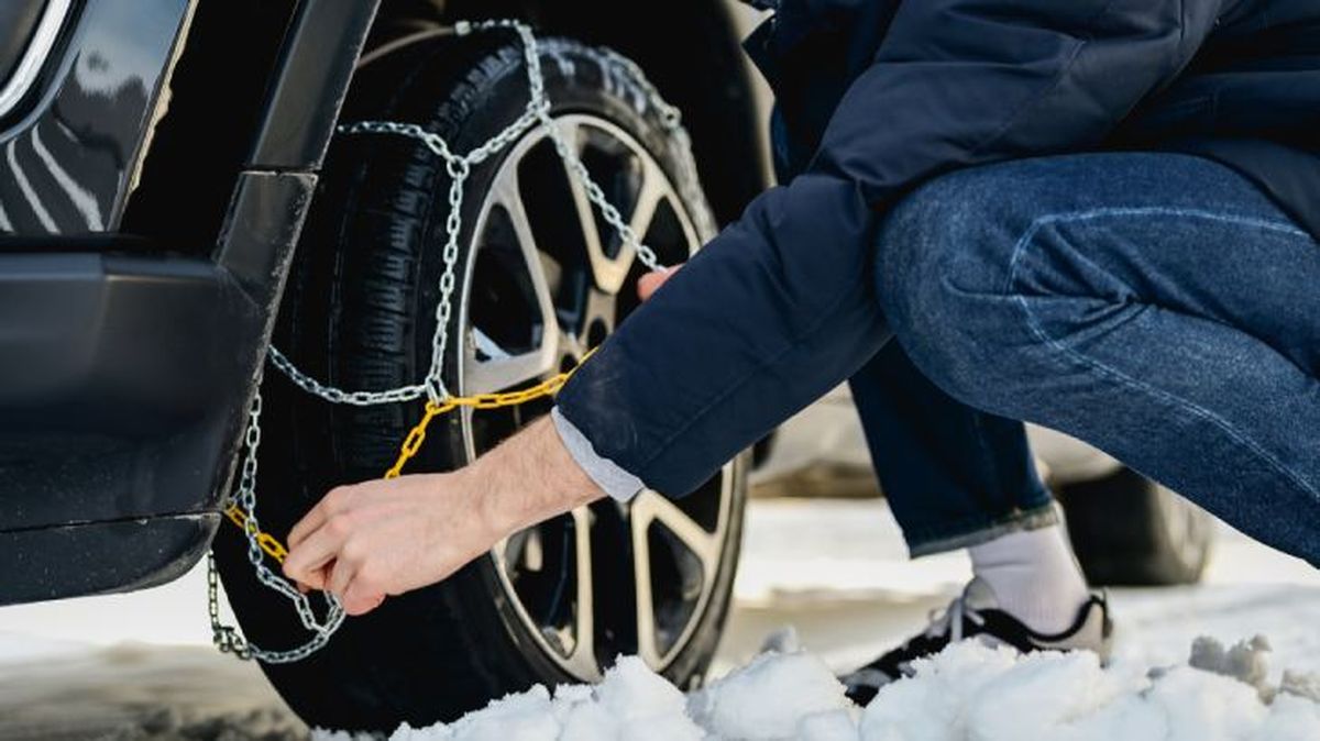 poner cadenas de nieve metalicas coche