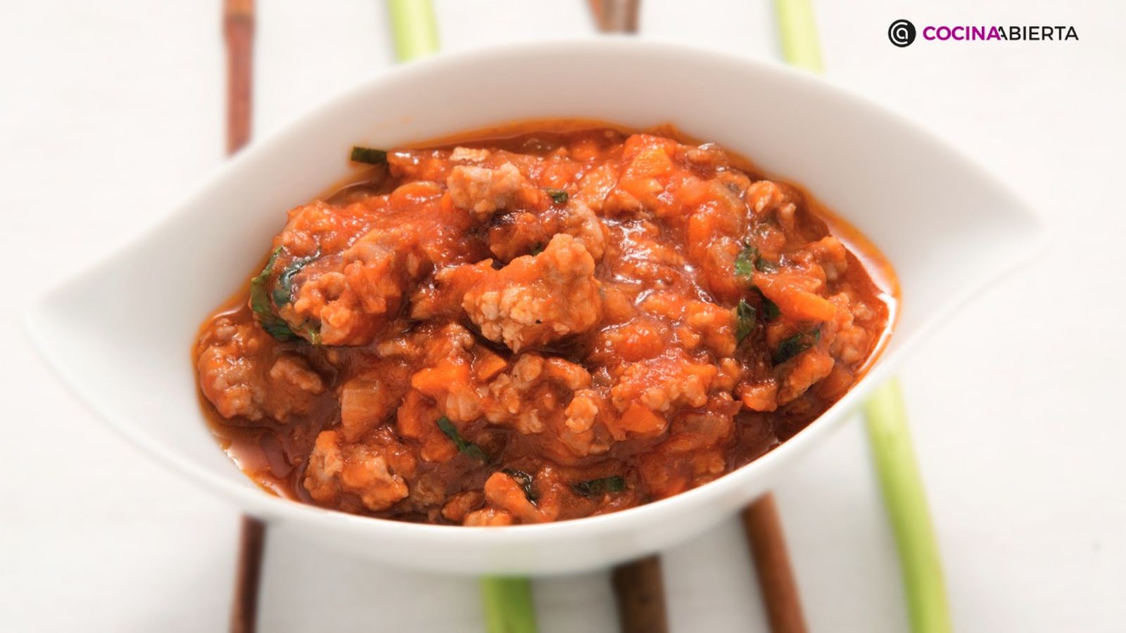 Salsa boloñesa elaborada con carne picada de vacuno y cerdo