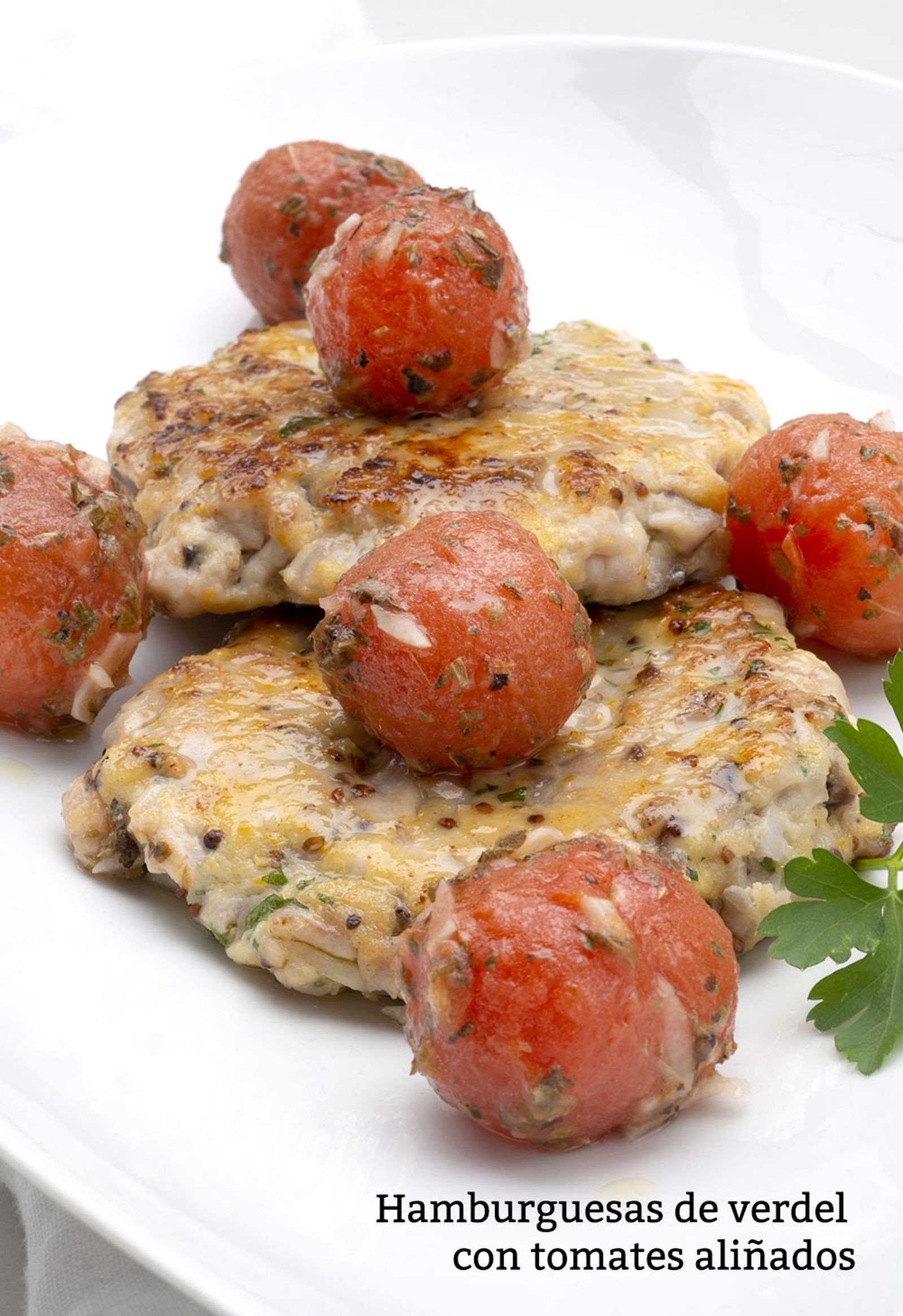 hamburguesas verdel tomates alinados v