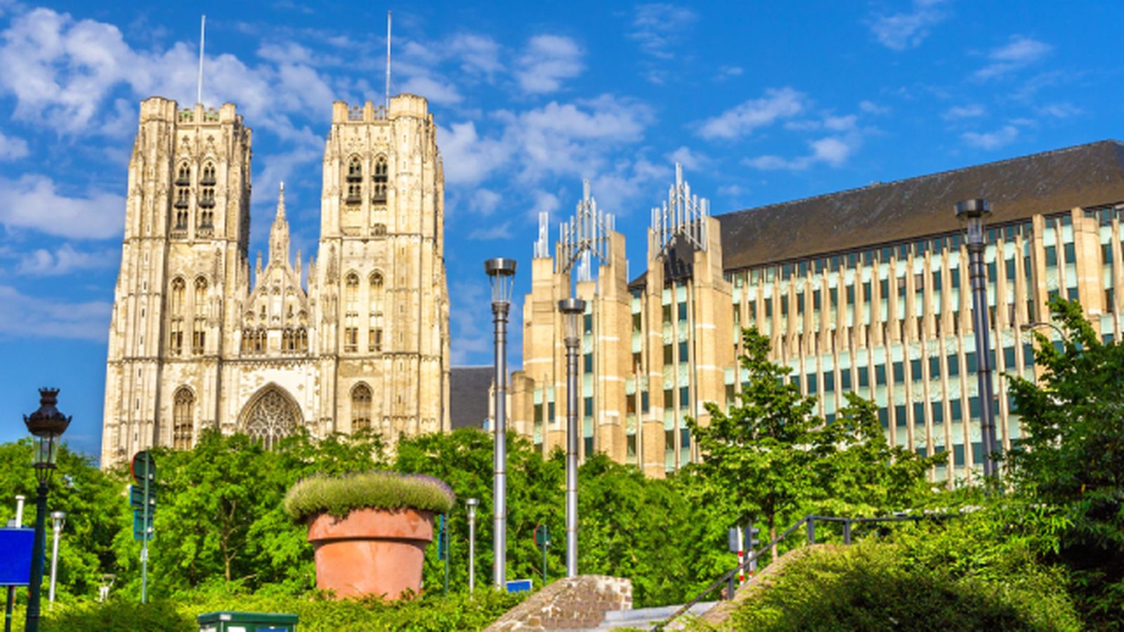 que ver en bruselas imprescindibles que no te puedes perder catedral de san miguel y santa gúdula
