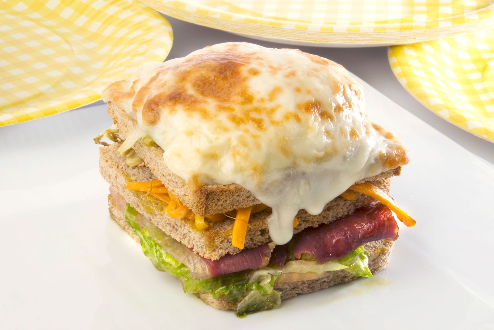 Sandwich vegetal con huevo