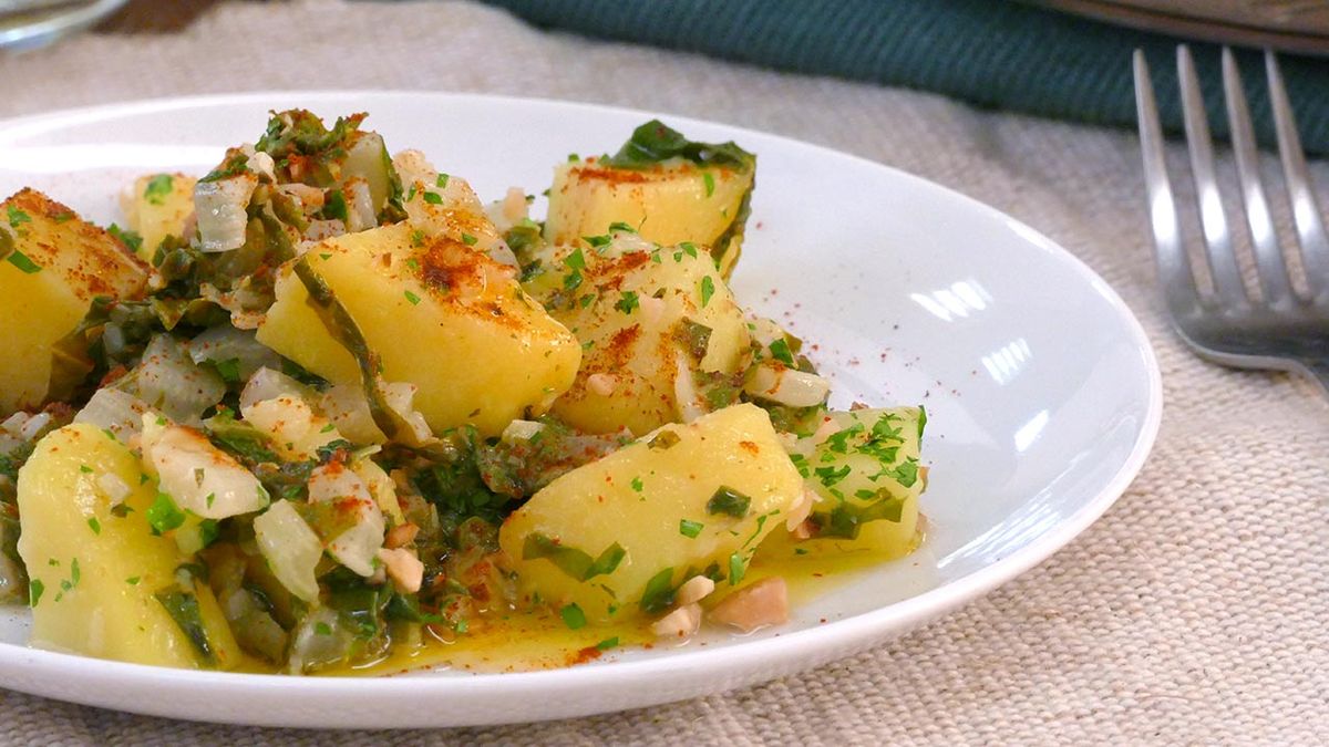 Receta de acelgas rehogadas con patatas asadas  paso 7