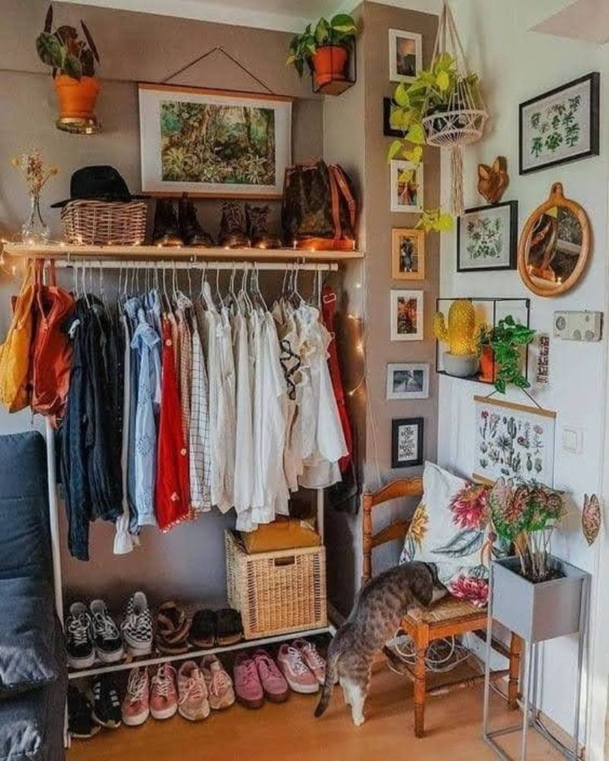 Vestidor pequeño de estilo hippie.