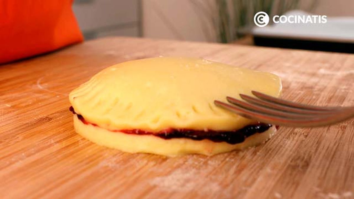 Receta de pastel vasco con mermelada de cereza  paso 5