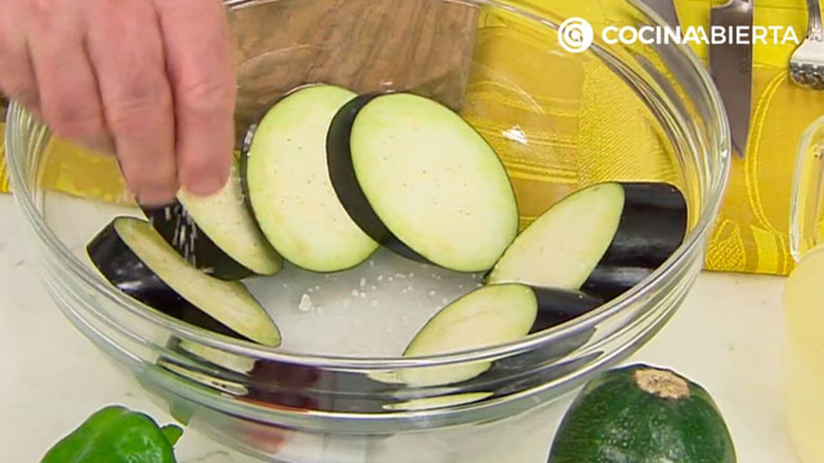 como quitar el amargor a la berenjena truco karlos arguinano paso2