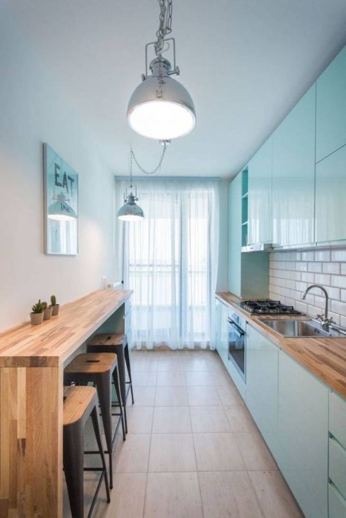 Ideas y consejos para distribuir de manera eficiente una cocina alargada 13