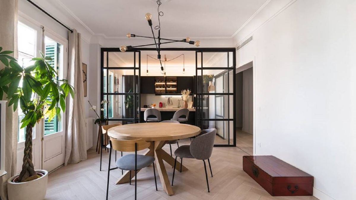 Puertas correderas de cristal ahorran espacio y separan los ambientes sin perder luminosidad 1