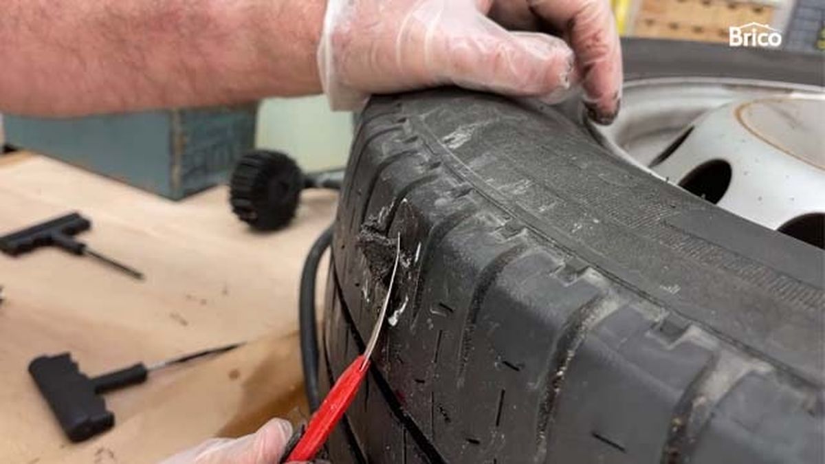 como arreglar pinchazo rueda coche p11