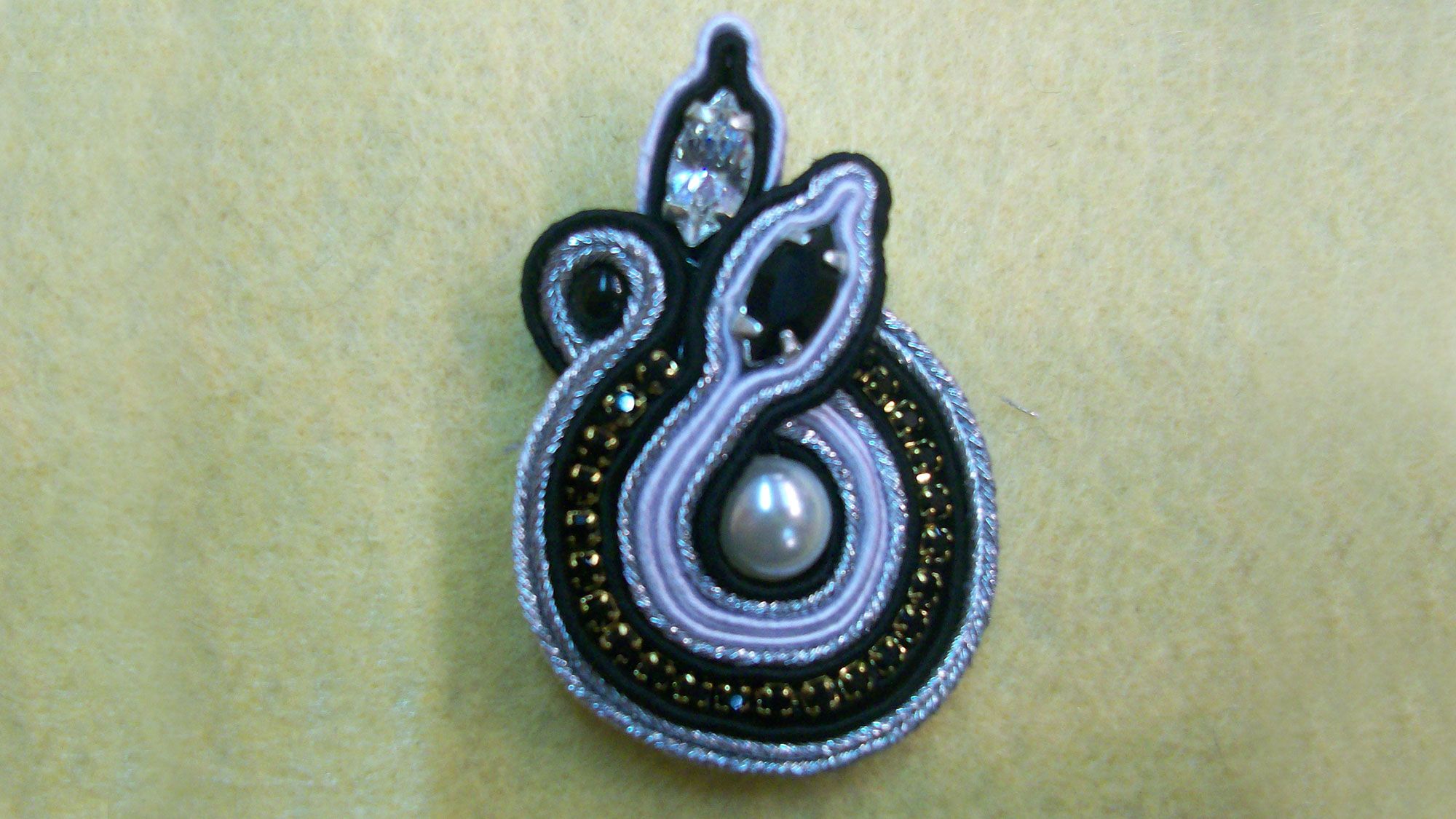 tecnica soutache adorno final