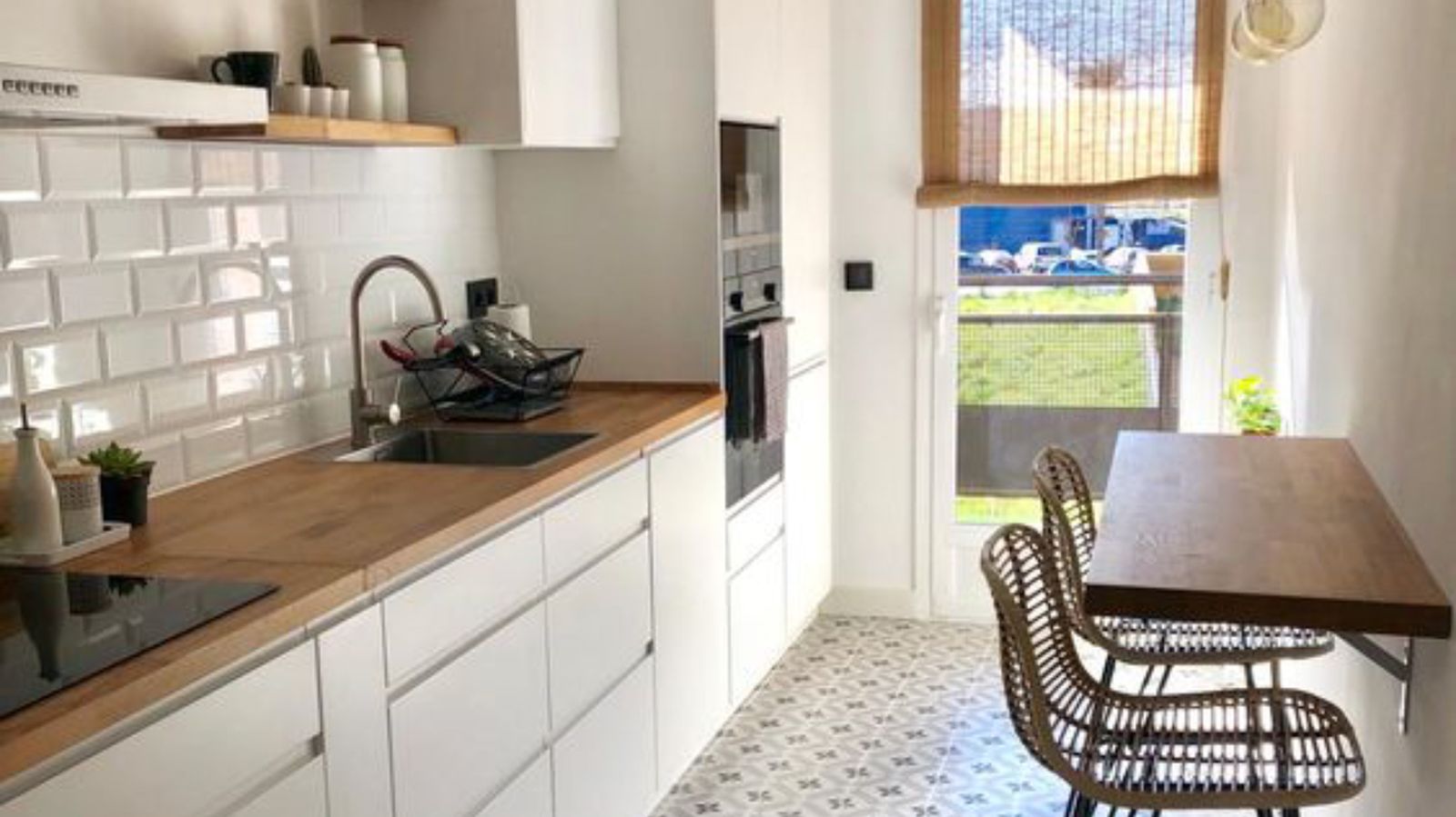 cocina blanca madera madera encimera