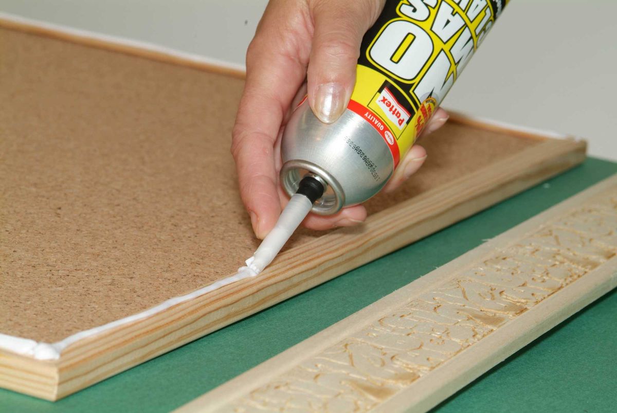 Enmarcar un panel de corcho paso 6
