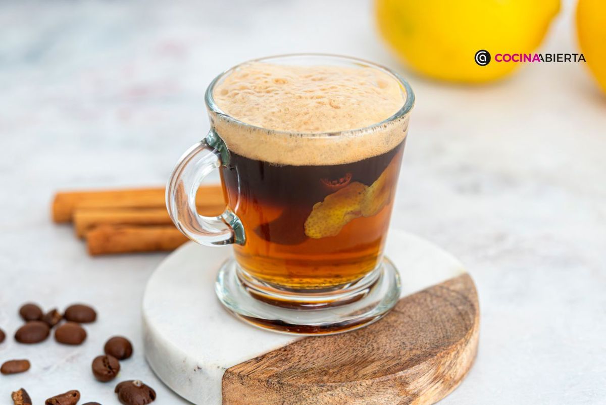 Así se hace el cremaet, el café típico del esmorzaret valenciano