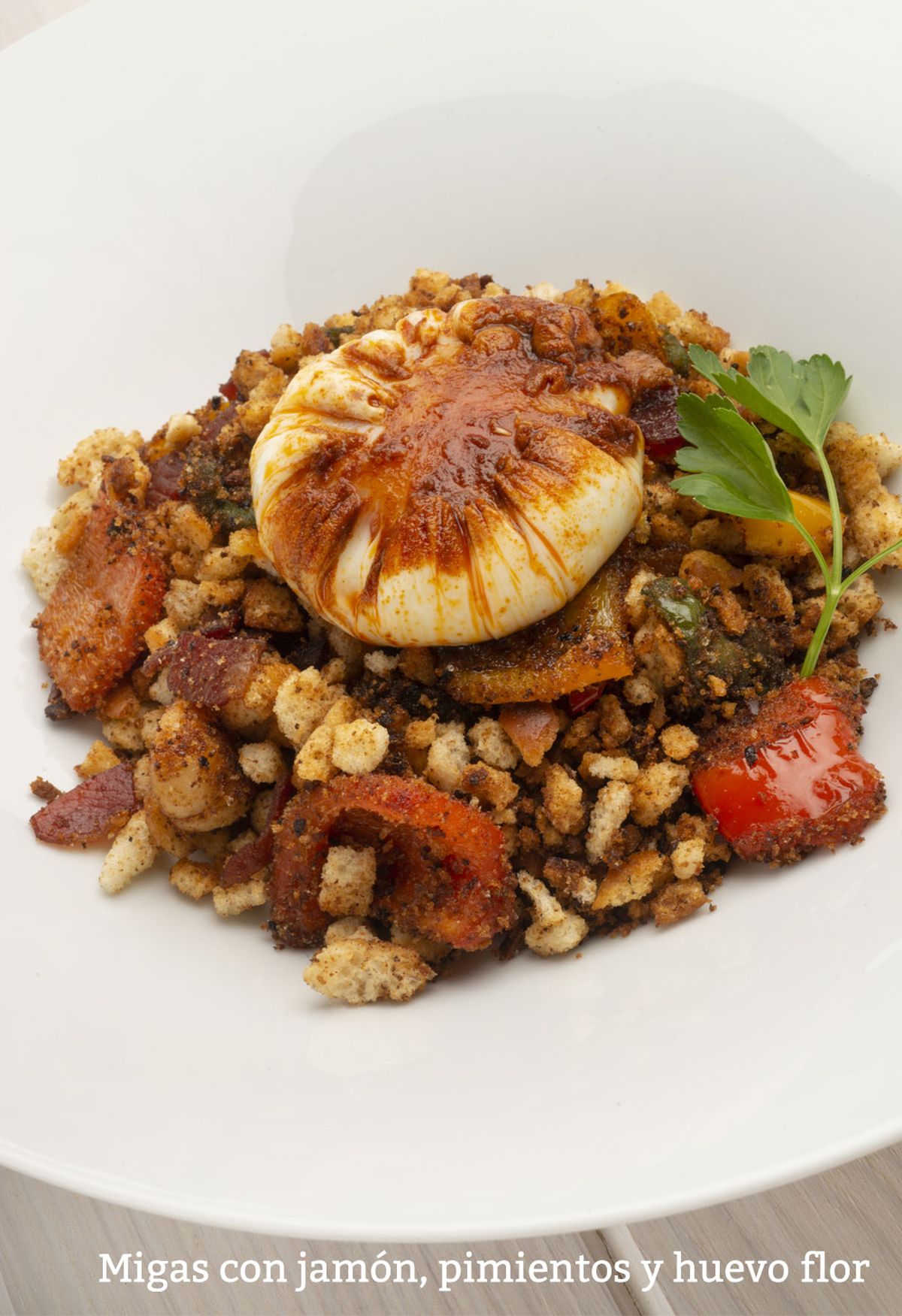 migas con jamon pimientos y huevo flor v