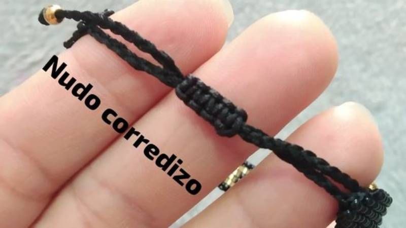 Nudo corredizo de macramé.