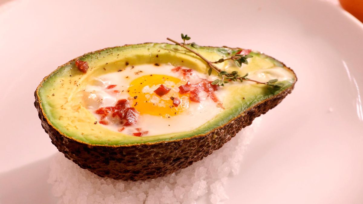 Aguacate con huevo al horno   Paso 6