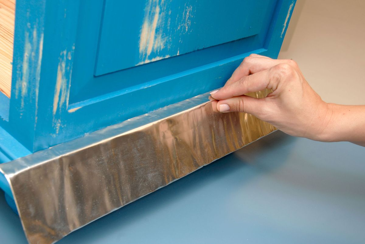 Aparador azul de aspecto envejecido paso 5