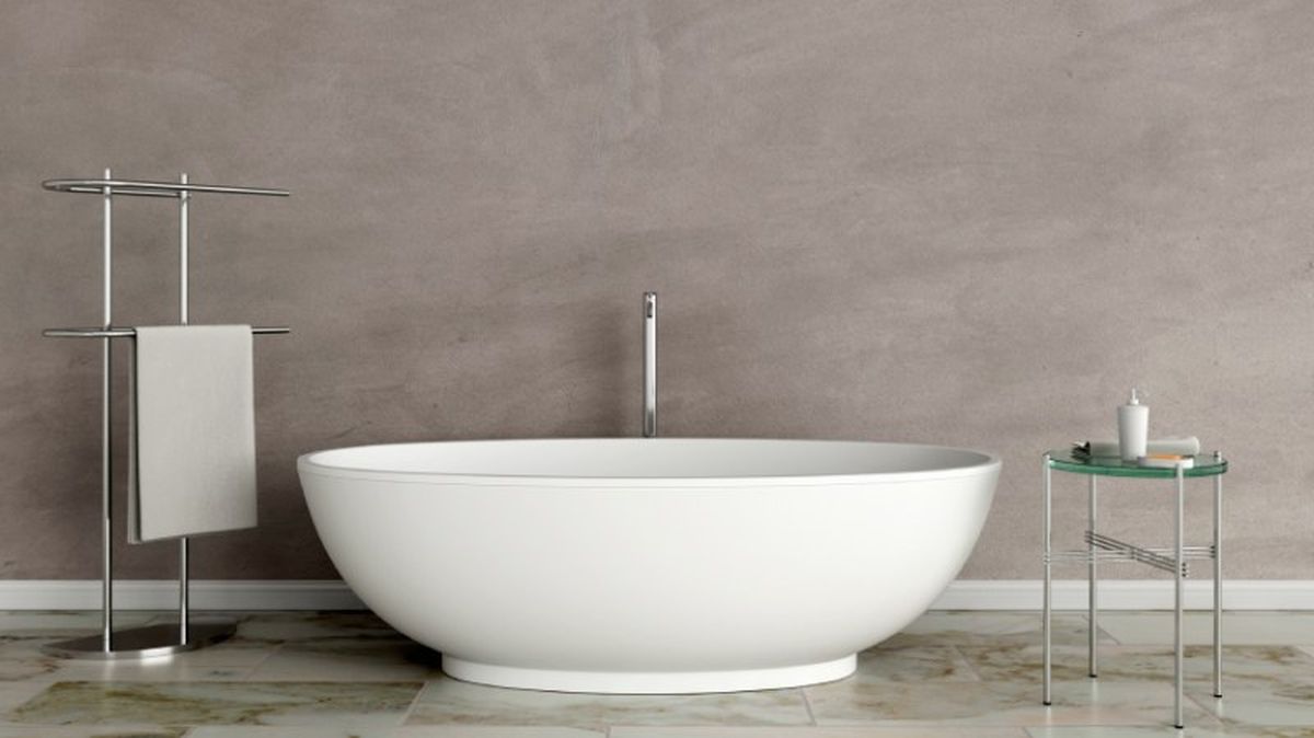 Un baño con microcemento en paredes