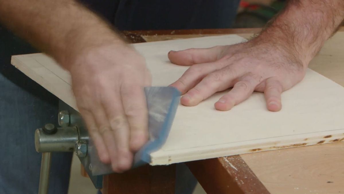 Cómo restaurar el asiento de una mecedora paso 5