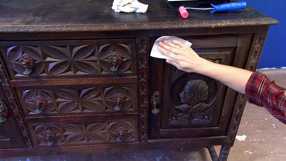 pintar mueble antiguo rojo paso 1