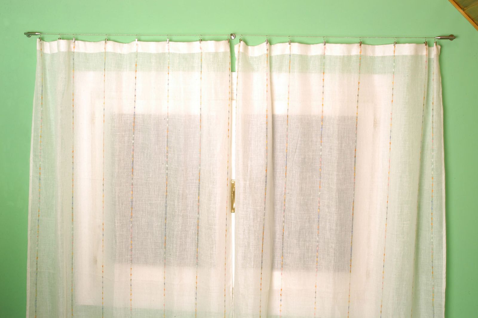 Instalación de cable de cortina con pinzas paso 10