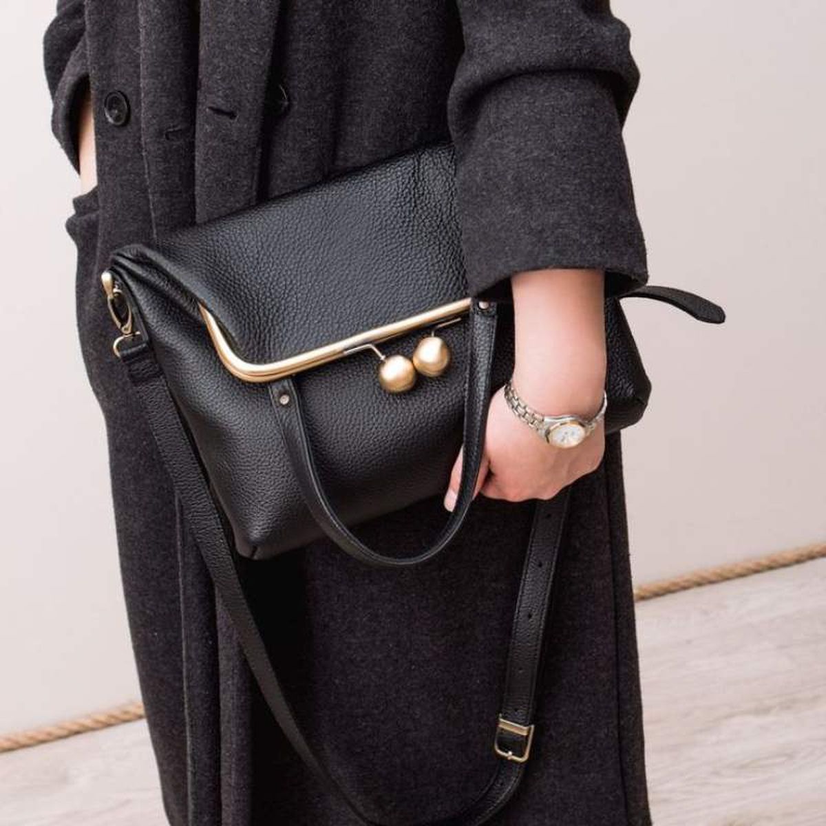 Bolso frame de piel doblado por la mitad