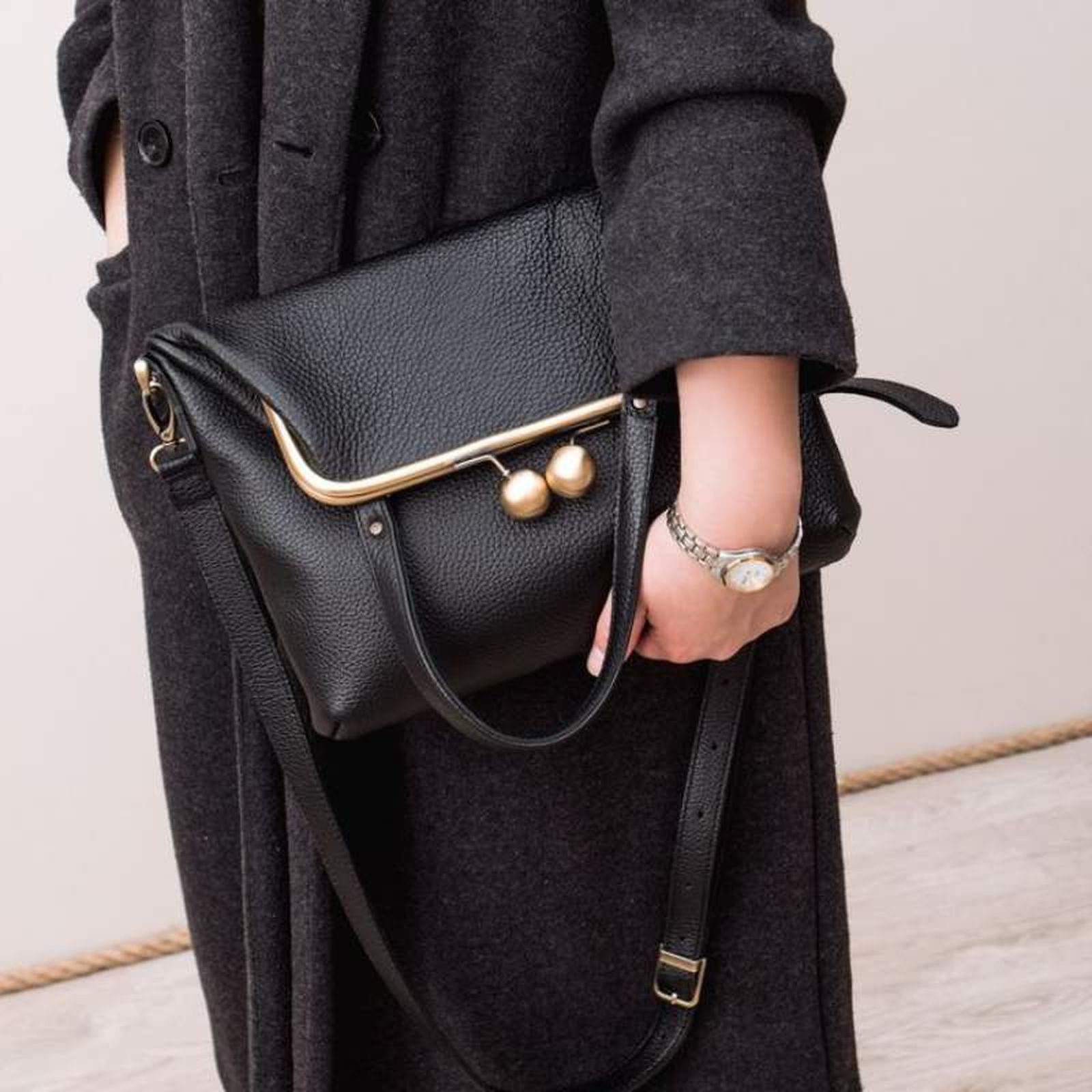 Bolso frame de piel doblado por la mitad