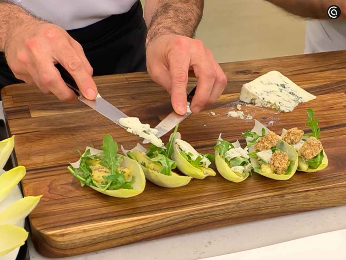 Rellena las hojas de endivias