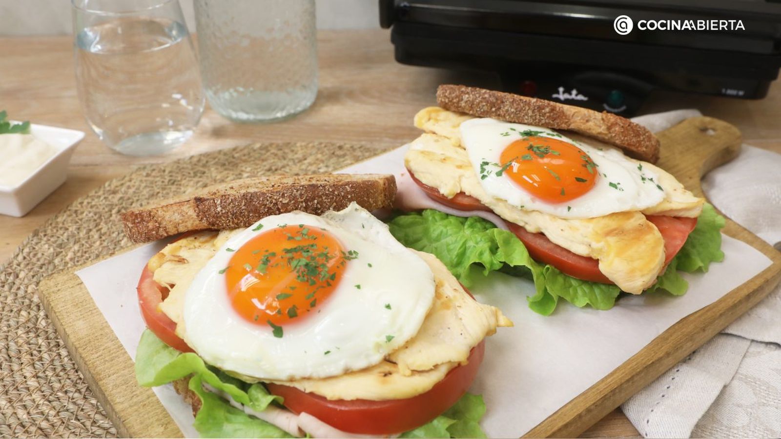 El sándwich de pollo es una opción perfecta para una cena rápida, ligera y saludable