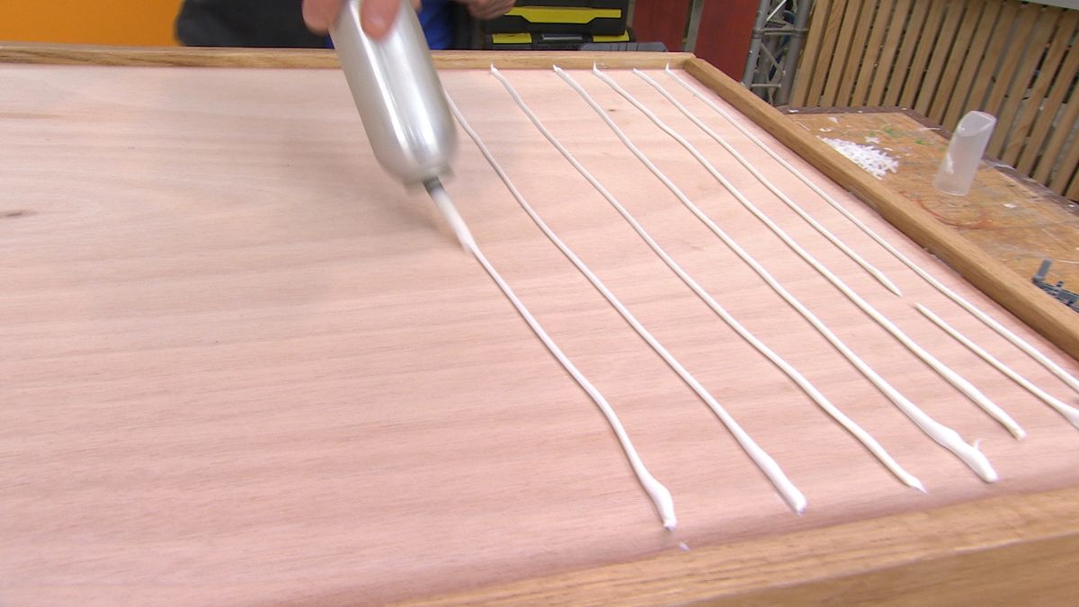 Mesa con revestimiento porcelánico paso 8