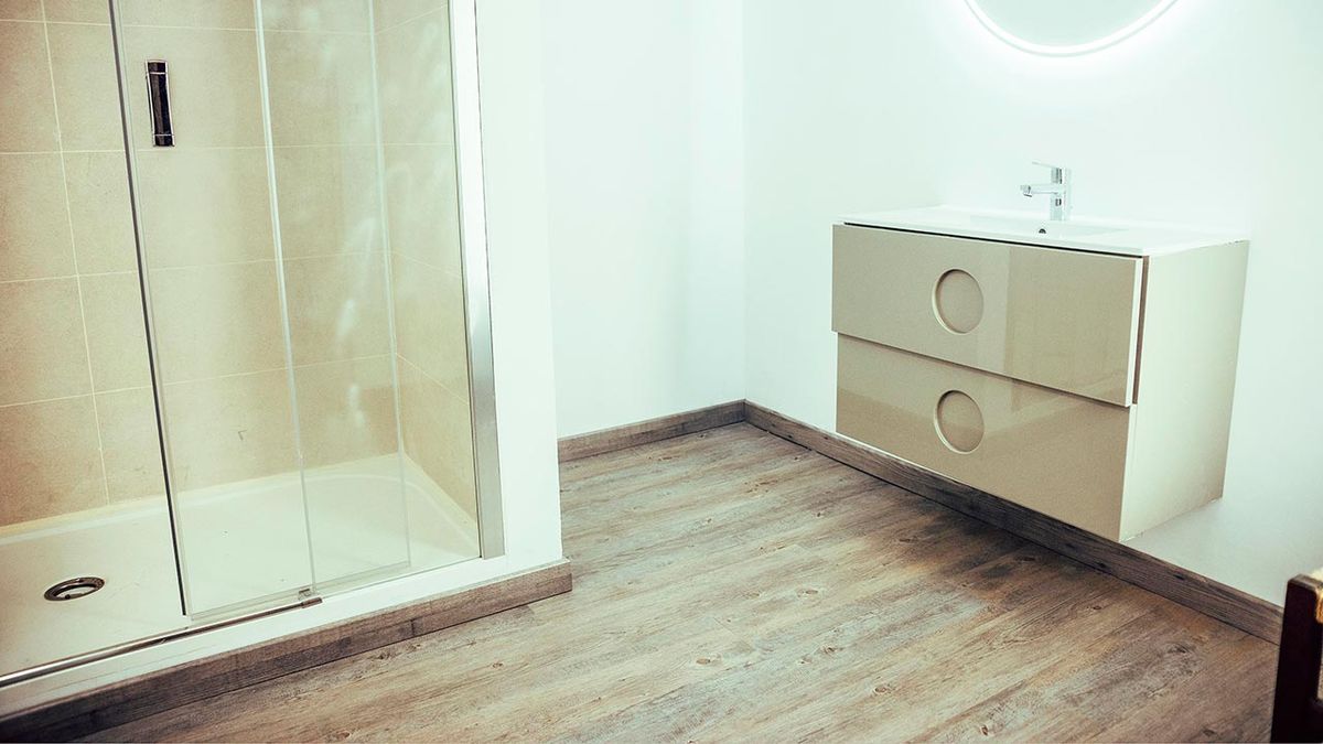 Cómo cambiar el suelo del baño sin obras paso 12