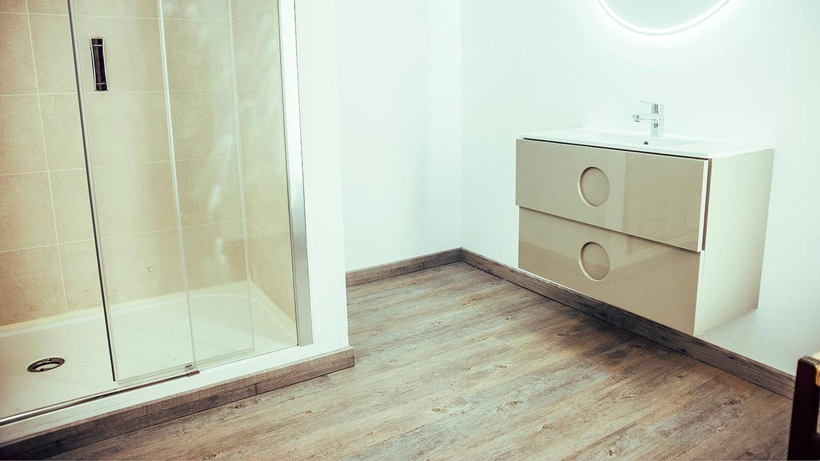 Cómo cambiar el suelo del baño sin obras paso 12