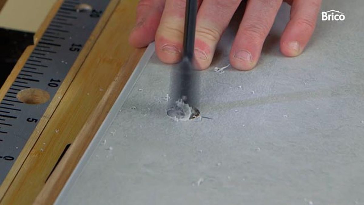 Cómo colocar revestimiento de pared de PVC paso 8