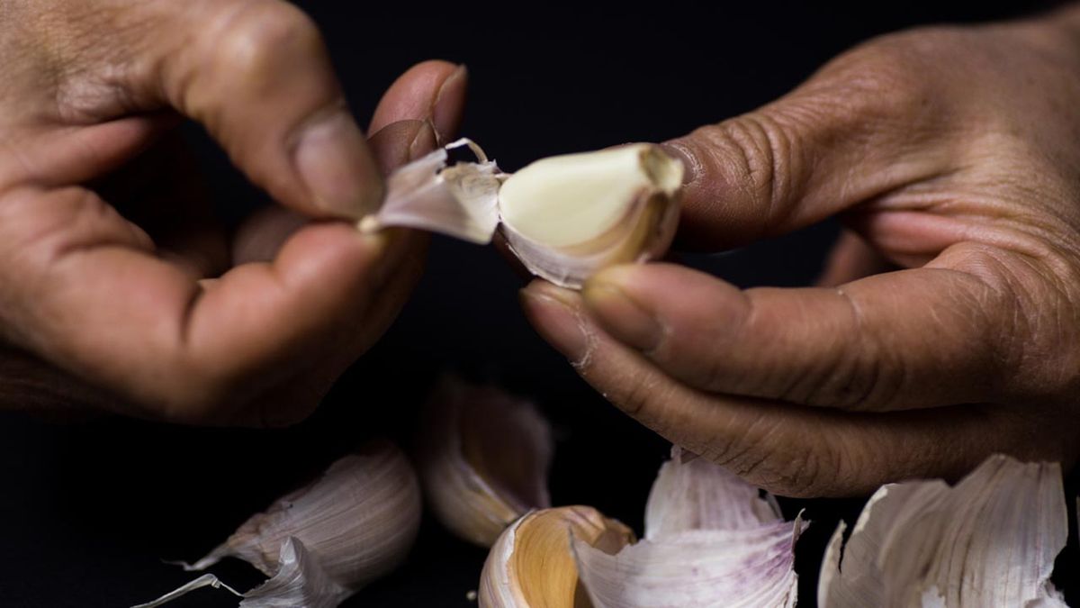 pelar ajos