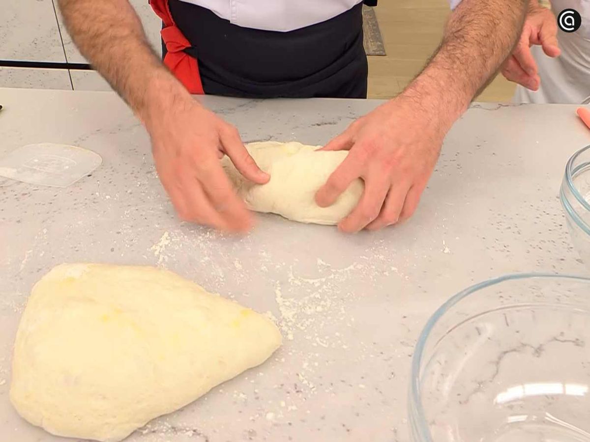 Divide la masa en dos