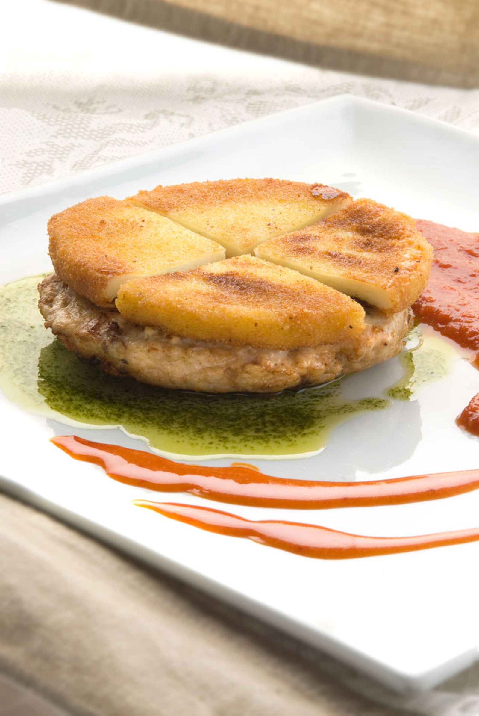 Hamburguesa de pavo con queso frito