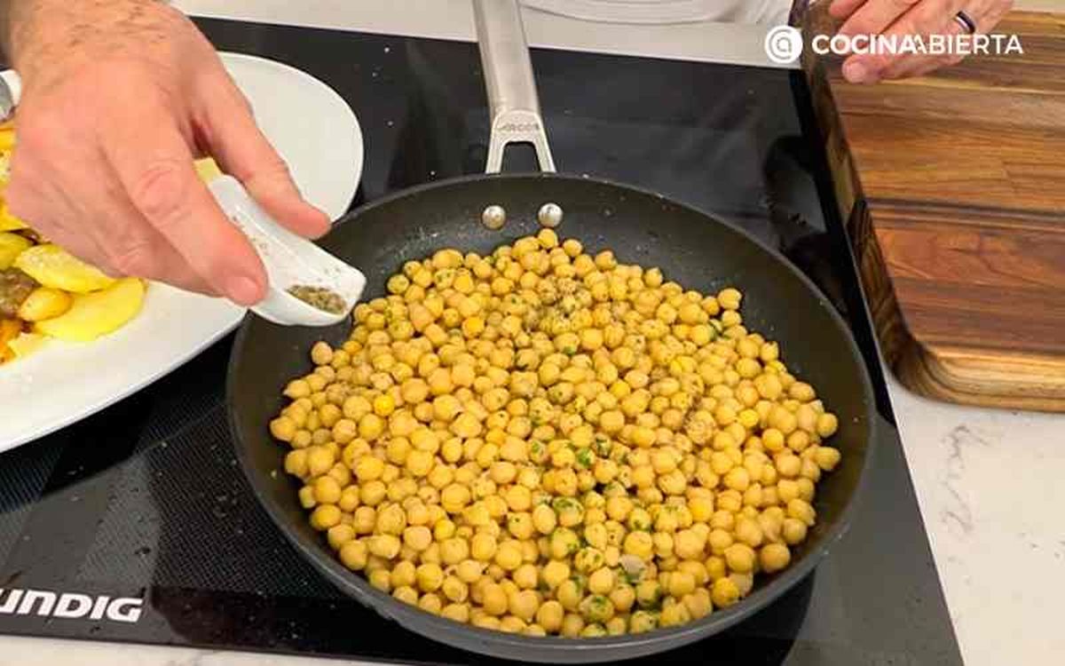 Saltea los garbanzos