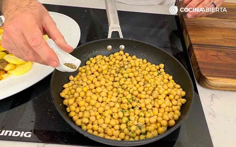 Saltea los garbanzos