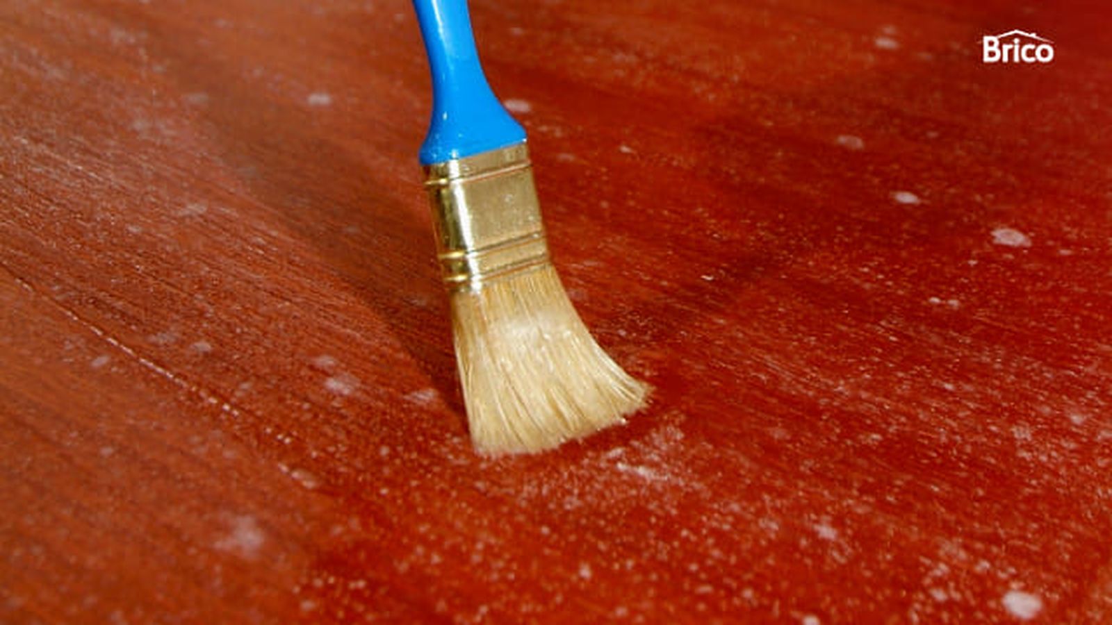 como restaurar un mueble antiguo de madera barnizado 3
